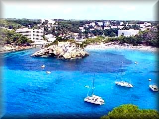 Cala Santa Galdana bietet mehrere Aussichtspunkte auf den Strand von verschiedenen Orten aus, einer spektakulärer als der andere; es ist der Strand mit der besten Aussicht auf ganz Menorca.